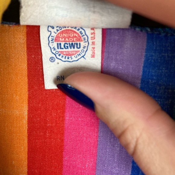 Vintage Rainbow Cropped Button-up Top - Picture 6 of 7